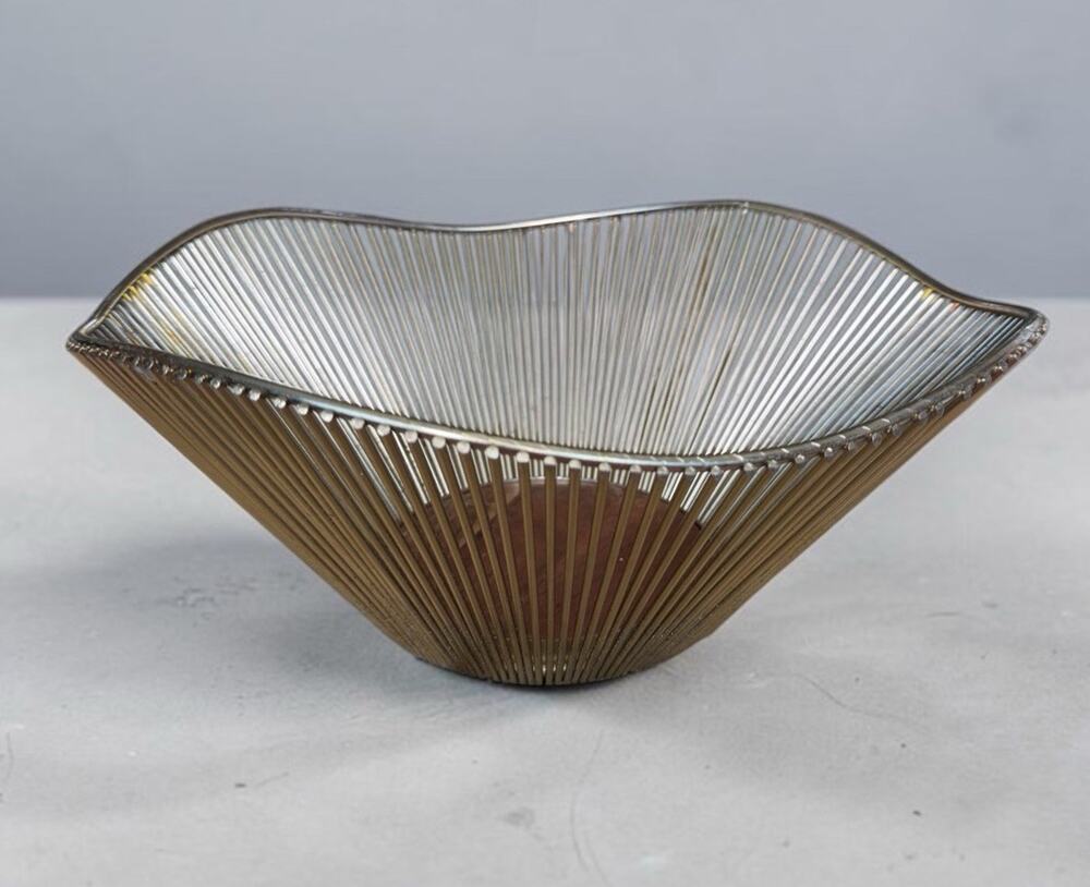 Kitchen counter fruit bowl Large fruit basket bowl Metal wavy storage basket